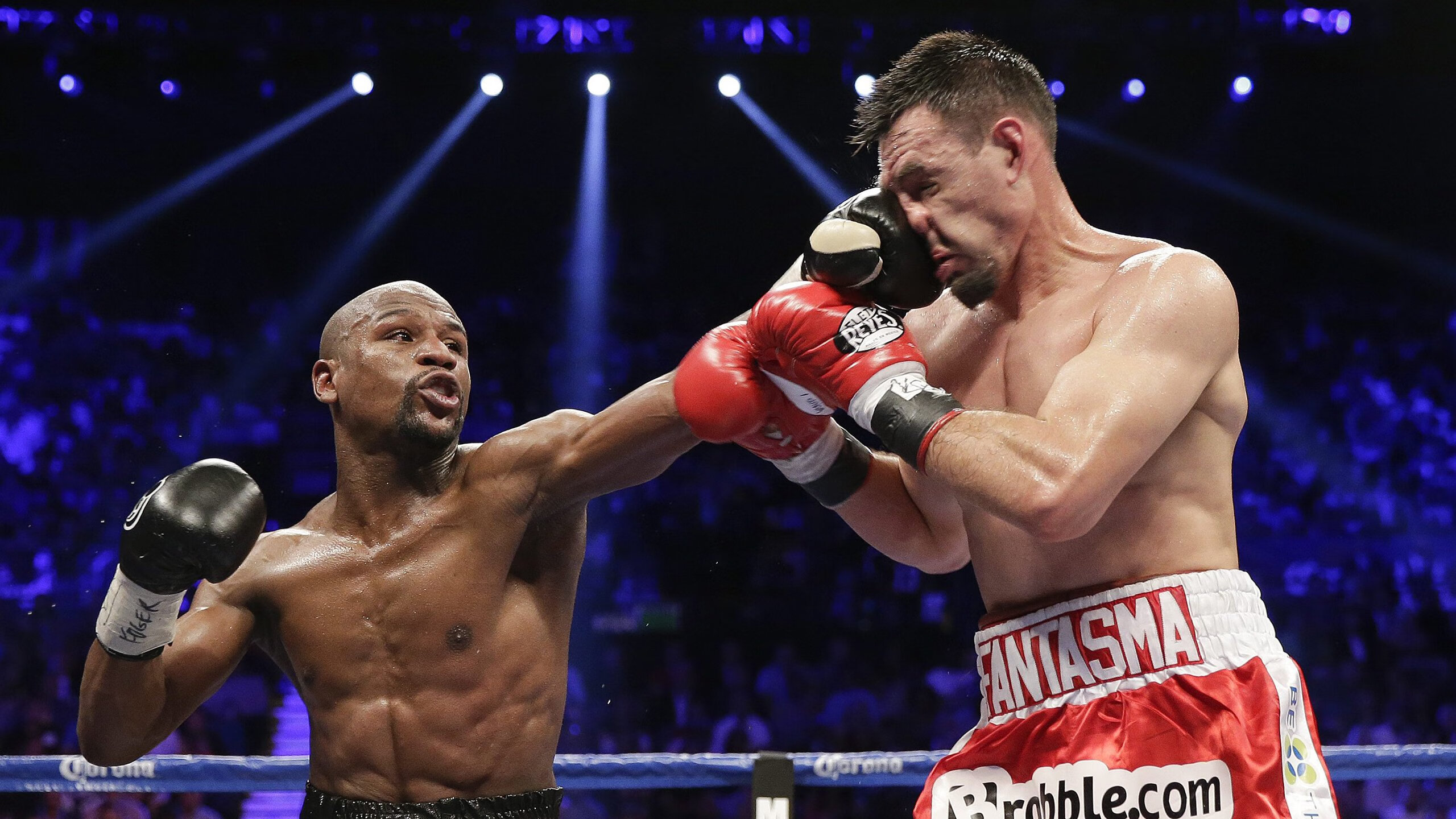 “联盟焦点：两大豪强激战正酣，胜负悬念激荡全场”